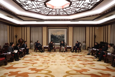 四川嘉祥集团董事长向克坚一行莅临考察 共商实业兴校发展大计